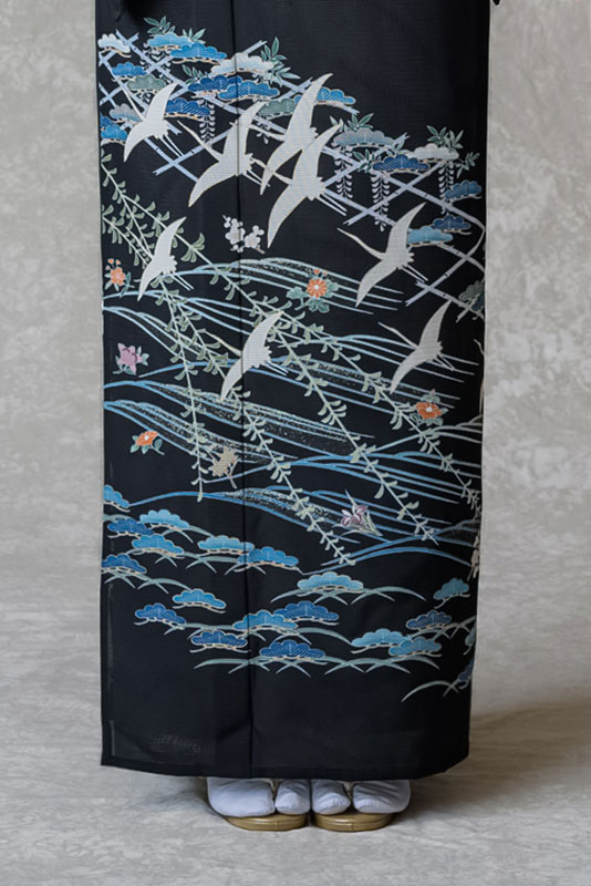 夏用　絽　黒留袖　身丈166　刺繍　鶴　松　波紋様　正絹　着物　041b p 夏用(絽) 光琳 鶴に松