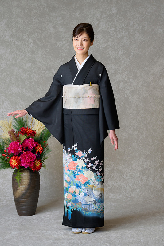D198 夏着物　黒留袖　流水　絽　正絹　五つ紋　比翼なし　美品 D198 夏着物 黒留袖 流水 絽 正絹 五つ紋 比翼なし 美品
