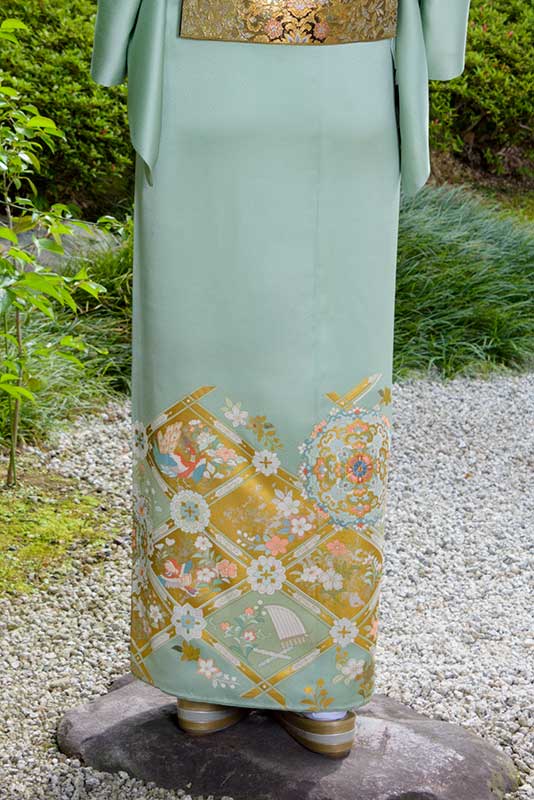 うすグリーン 菱柄