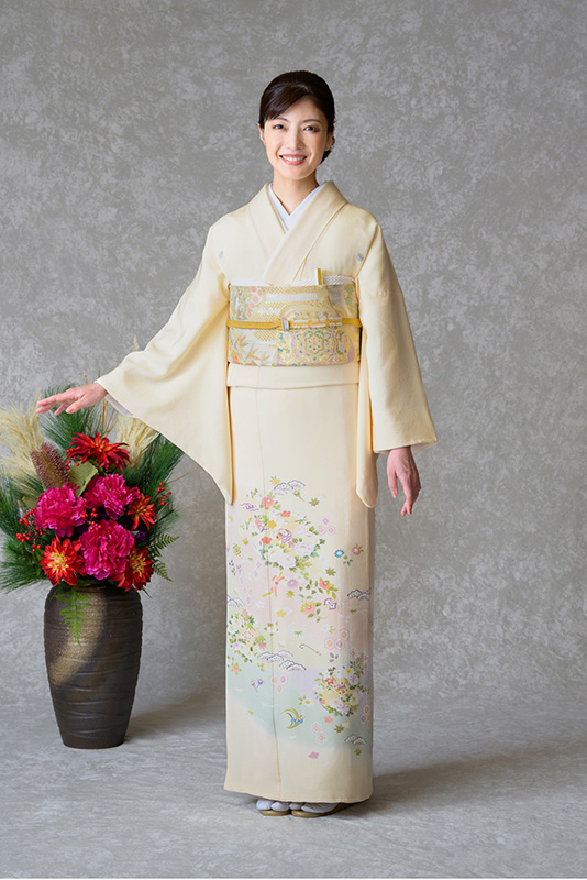 色留袖レンタル フルセット クリーム 花紋に宝尽くし（五つ紋）｜京都