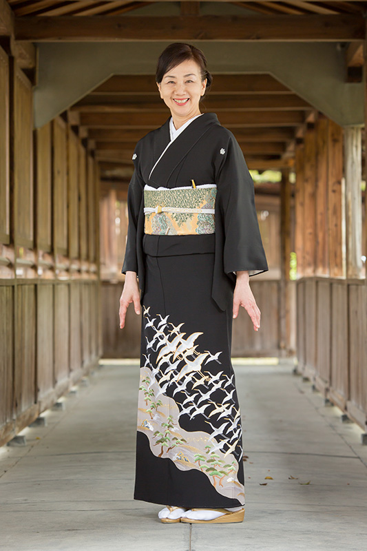 訳あり特価品　波と鶴の刺繍　黒留袖リメイク　着物ジャンバー　男女兼用 c6fb01e5ea123008c6ab3d2a9acde6